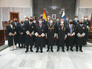El presidente del TSJC, Juan Luis Lorenzo Bragado, acompañado del presidente del TS y del CGPJ, Carlos Lesmes, el vocal Gerardo Martínez Tristán –ejerciendo de padrino-, y la Sala de Gobierno 